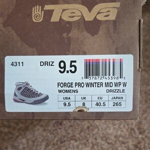Teva Women's Forge Pro Winter Mid WP Boots - Gray and Pink